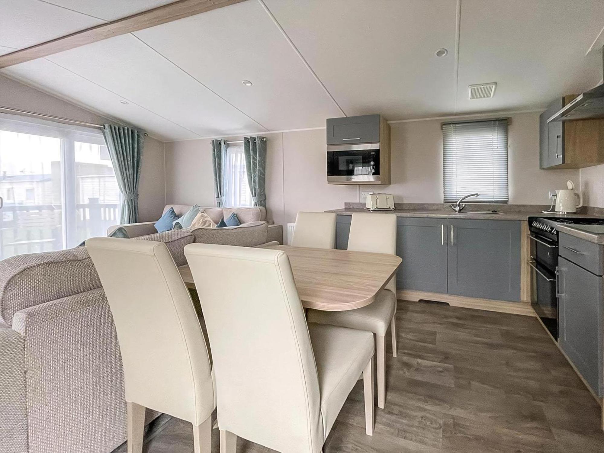 Beautiful 8 Berth Caravan With Decking At Naze Marine Park, Essex Ref 17184P Walton-on-the-Naze Kültér fotó